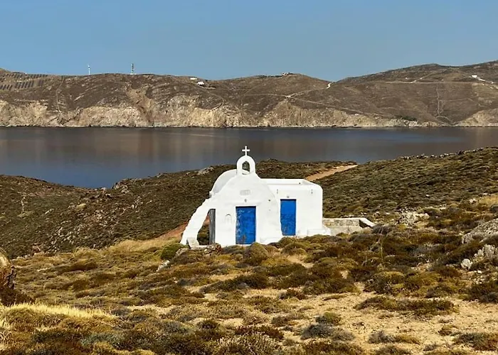 Panormos Beach Escape Dreamy Coastal Retreat וילה
